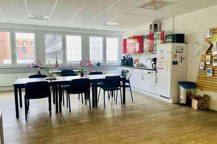 Büro in Kiel 2.300,00 € 250 m² - 2.300,00&nbsp;EUR Kaltmiete, ca.&nbsp; 250,00&nbsp;m&sup2; in Kiel (PLZ: 24114)