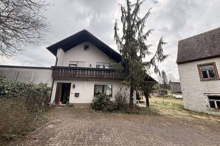 Haus zum Kaufen in Höchstädt im Fichtelgebirge 120.000,00 € 165 m²