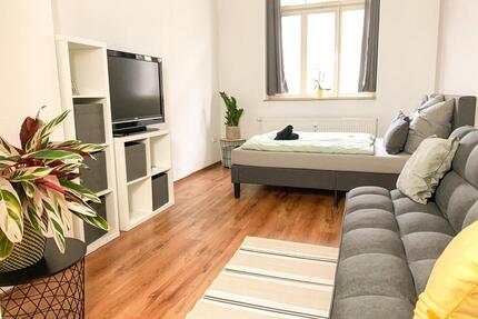 +++SCHÖNE MÖBILIERTE 1 RAUMWOHNUG++BAD M. FENSTER U. BADEWANNE+++GROßER FLUR+++ - Leipzig Südost