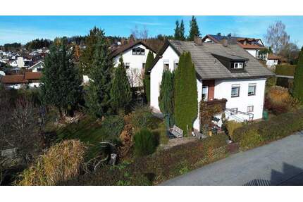 Schönes Einfamilienhaus mit Garage in Regen-Bürgerholz, Aussichtslage, Südausrichtung, gepfl. Garten