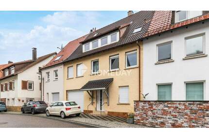 Reihenmittelhaus mit 6 Zimmern, 2 Bädern, Garage und Balkon in Löwenstein