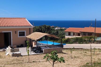 Azzurro-Vista Ferienhaus am Meer mit Pool - Dasing