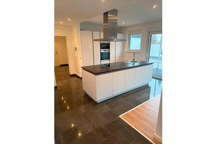 Lichtdurchflutete 3,5-Zimmer-Penthouse-Wohnung in Westhofen