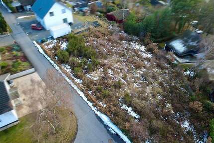 Mehr Platz für Ihre Zukunft: ca. 1.358 m² Grundstück mit Teilungspotenzial in ruhiger Wohnlage - Neustadt Hombach