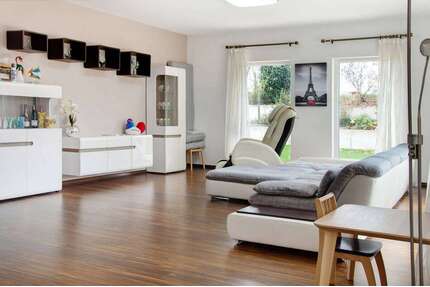 Haus zum Kaufen in Heroldsbach 880.000,00 € 196 m²