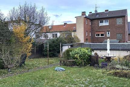 Mehrfamilienhaus + Garagen + 747 m² großes Grundstück zu verkaufen - Hürth Gleuel