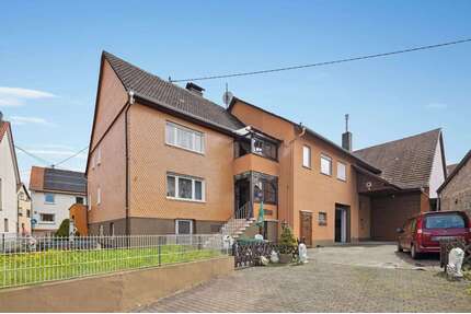 Haus zum Kaufen in Mücke 244.000,00 € 242.9 m²