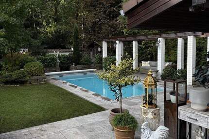 Wohnen am Wald: Stilvoller Architektenbungalow mit Sauna und Außenpool auf großzügigem Grundstück - Neu-Isenburg / Zeppelinheim