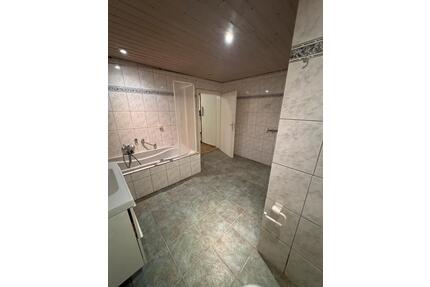 Haus zu vermieten - 1.250,00&nbsp;EUR Kaltmiete, ca.&nbsp; 200,00&nbsp;m&sup2; in Euerdorf (PLZ: 97717)