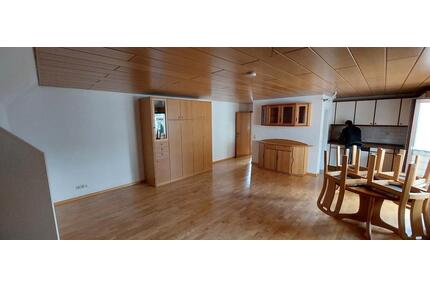 Stühlinger: Studiowohnung im DG mit Holzparkett, Balkon, TG - Freiburg im Breisgau Brühl