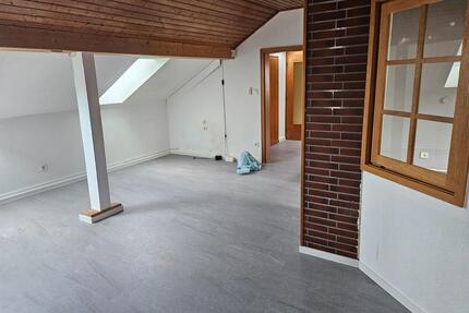 2-Zimmer-Dachgeschoss-Wohnung - 660,00&nbsp;EUR Kaltmiete, ca.&nbsp; 60,00&nbsp;m&sup2; in Reinheim (PLZ: 64354)