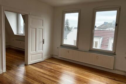 Renovierte 2 Zimmer-Dachgeschosswohnung in der Warmsdorfstr. NMS! - Neumünster Böcklersiedlung