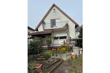 Einfamilienhaus mit traumhaftem Garten im Stadtkern von Steinbach - Steinbach (Taunus)