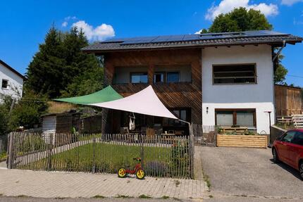 Wohnen wie im eigenen Haus – 115 m² mit Garten, Terrasse, Balkon - Dachsberg (Südschwarzwald)