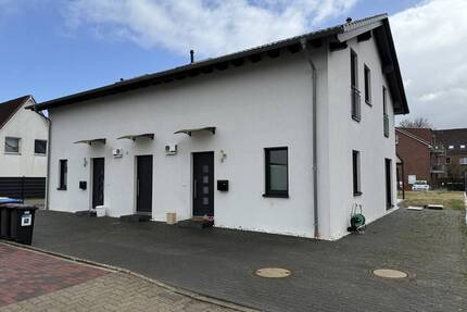 Neuwertige Doppelhaushälfte - 495.000,00&nbsp;EUR Kaufpreis, ca.&nbsp; 110,00&nbsp;m&sup2;&nbsp;Wohnfl&auml;che in Trittau (PLZ: 22946)