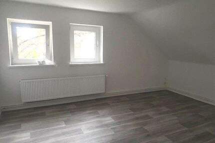 Schöne Dachgeschosswohnung (2.OG) - Tageslichtbad mit Dusche - Clausthal-Zellerfeld
