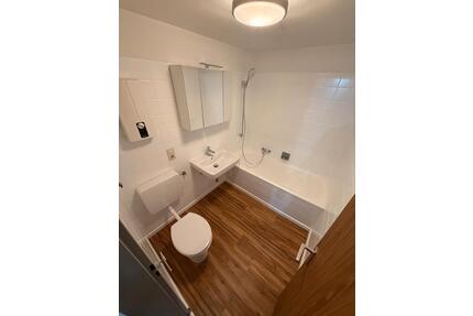 2-Zimmer-Wohnung Balkon & EBK – renoviert, Aufzug, optional TG - Mönchengladbach Süd