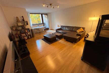 Möbliert 2 Zimmer Altstadtwohnung mit Balkon, Aufzug - Nürnberg