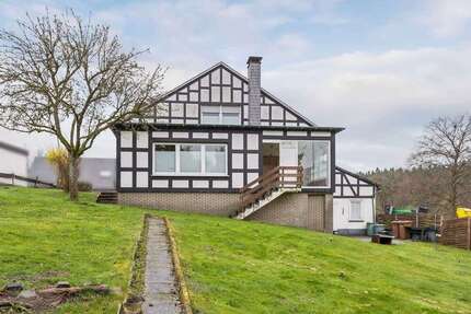 Haus zum Kaufen in Schmallenberg 219.000,00 € 230 m²