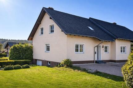 Doppelhaushälfte in Niersbach mit großer Garage – PROVISIONSFREI - Osann-Monzel