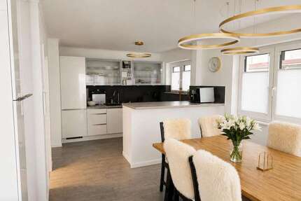 Haus zum Mieten in Hochheim am Main 3.320,00 € 156 m²