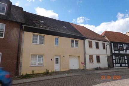 Reihenmittelhaus mit 2 Wohnungen für Handwerker - Stavenhagen