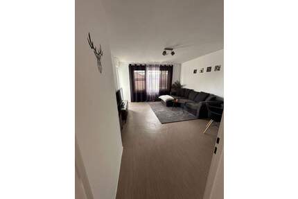 3 ZKBB in gepflegtem Mehrfamilienhaus mit schöner Sonnenloggia - PKW Stellplatz oder Carport möglich - Aarbergen Kettenbach