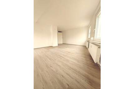 Erstbezug nach Sanierung - 4,5-Zimmer-Wohnung mit Balkon, Gartenanteil, 2 Stellplätzen - Sulzbach am Main