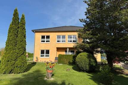 Liebevoll gestaltetes Grundstück mit Einfamilienwohnhaus inkl. Einliegerwohnung und separates Einfamilienwohnhaus - Großweitzschen Strölla