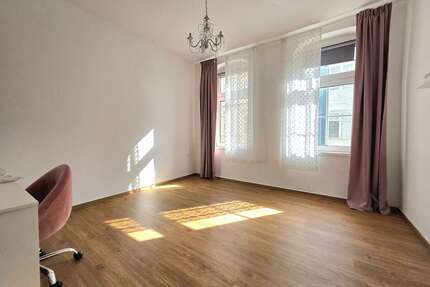 Haus zum Kaufen in Neuss 500.000,00 € 211.19 m²
