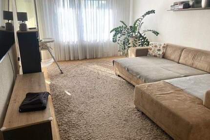 Gemütliche Drei-Zimmer-Wohnung mit Balkon, Garage und Stellplatz in ruhiger Lage - Kürnbach