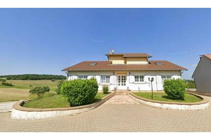 Charmanter Bungalow in ruhiger Lage mit schöner Ausblick - Rehlingen Siersburg Fürweiler