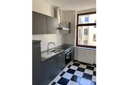 Helle, frisch renovierte 2,5-Zimmer-Wohnung mit neuer EBK & großem Balkon in Sudenburg - Magdeburg