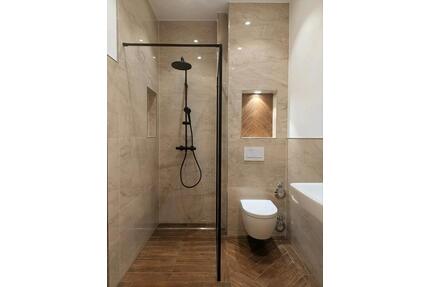 Anfragestopp: Luxuriöse, sanierte 2,5-Zimmer-Wohnung mit Balkon - Kiel Schreventeich