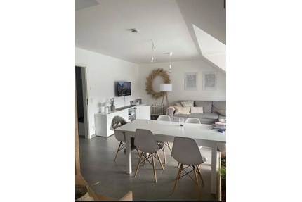 Moderne 4-Zimmer-Wohnung inkl. ausgebautem Spitzboden, Fußbodenheizung und 2 Stellplätzen - Hösbach
