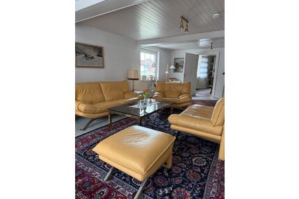 Große Wohnung (230qm) Stellplätze, Balkon, Zentrum Neukirchen