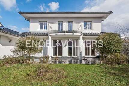 Haus zum Kaufen in Berlin-Kladow 949.000,00 € 195 m²