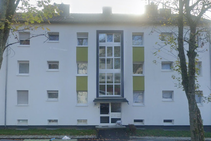 ab sofort: teilrenovierte, helle, gut geschnittene 3ZKB Wohnung mit Balkon & Keller (Whg 11) - Siegen