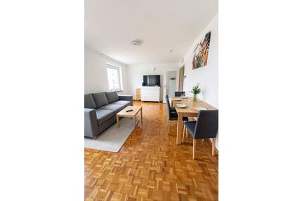 Kensington - Helle 2-Zimmer-Wohnung mit Südloggia, ruhiger Lage & eigener Garage - Planegg