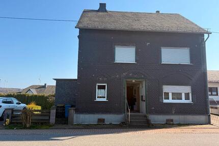 Haus mit großem Garten, Garage und viel Potenzial - Beltheim