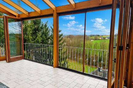 Gemütliche Doppelhaushälfte mit Wintergarten und Weitblick! - Neukirchen