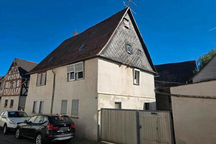 Einfamilienhaus mit Nebengebäude und Scheune - Lahnau
