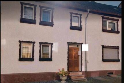 Großes Einfamilienhaus (180 m²) mit Innenhof & Dachstudio (80qm) - Gemünden