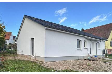Neuwertiger Bungalow in Abenberg - Wärmepumpe, Fußbodenheizung, Ausbaupotenzial