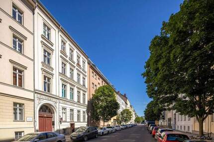 Leer ab 072028: stilvolle 4-Zimmer-Altbauwohnung, Toplage Berlin-Mitte - nahe Rosa-Luxemburg-Platz!