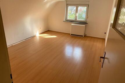 4 Zimmer Wohnung - 700,00&nbsp;EUR Kaltmiete, ca.&nbsp; 85,00&nbsp;m&sup2; in Straubenhardt (PLZ: 75334)
