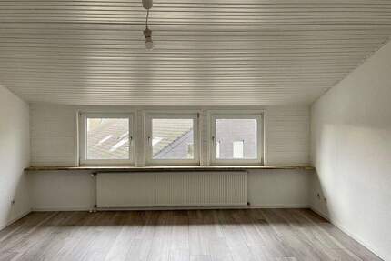 Von privat - schöne 3-Zi.-Wohnung, Paderborn Schloß Neuhaus, ruhige + tolle Lage, Dachgeschoß - Paderborn OT Schloß Neuhaus