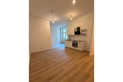 Charlottenburg: Sanierter 2-Zi-Altbau - Erstbezug - WG möglich - Berlin Tempelhof-Schöneberg