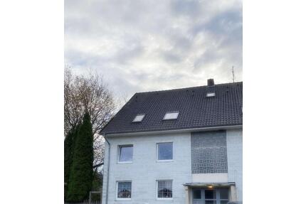 3-Zimmer-Dachgeschosswohnung – saniertes Bad & viel Tageslicht - Bergen