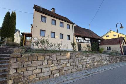 Älteres, teilrenoviertes Wohnhaus mit Einliegerwohnung, Garage und großem Schuppen - Kreßberg / Mariäkappel